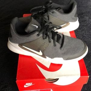 nike arrow shoes